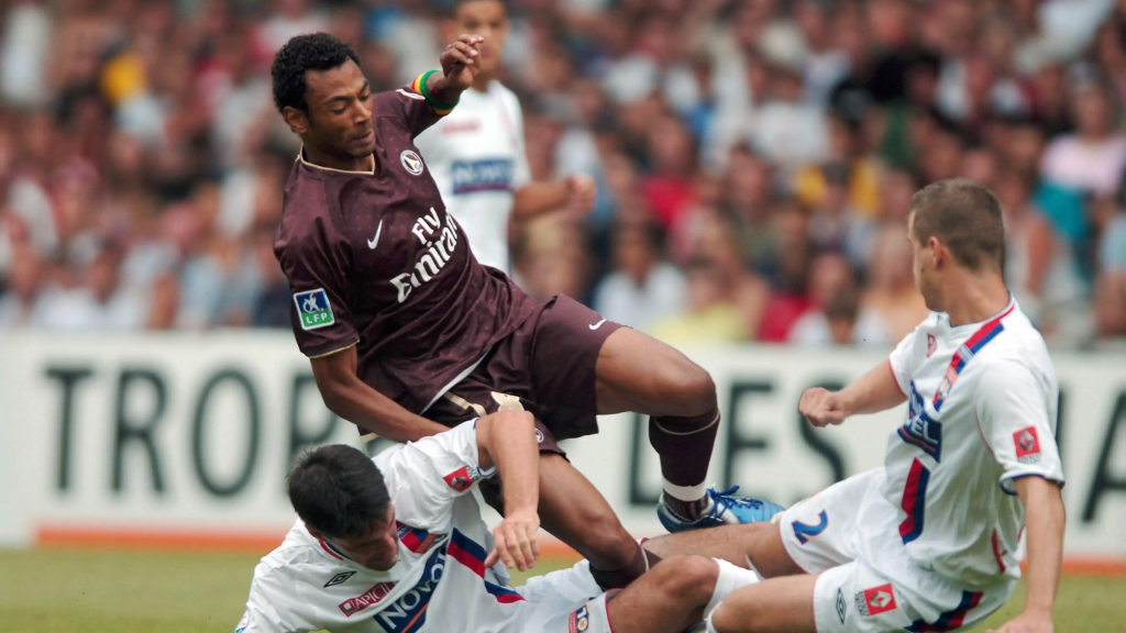 Reliving Football's Golden Era: The Allure of the PSG 2006/07 Away
